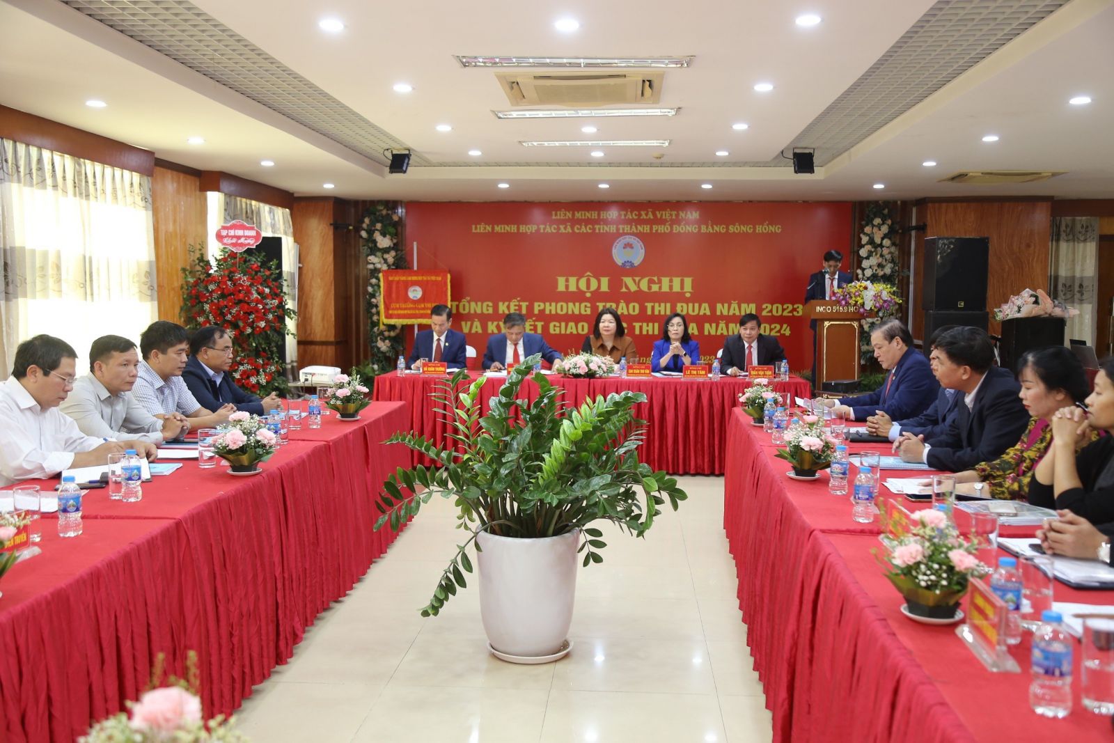 Liên minh Hợp tác xã các tỉnh, thành phố trong Cụm Đồng bằng sông Hồng tổng kết phong trào thi đua năm 2023 và ký kết giao ước thi đua năm 2024